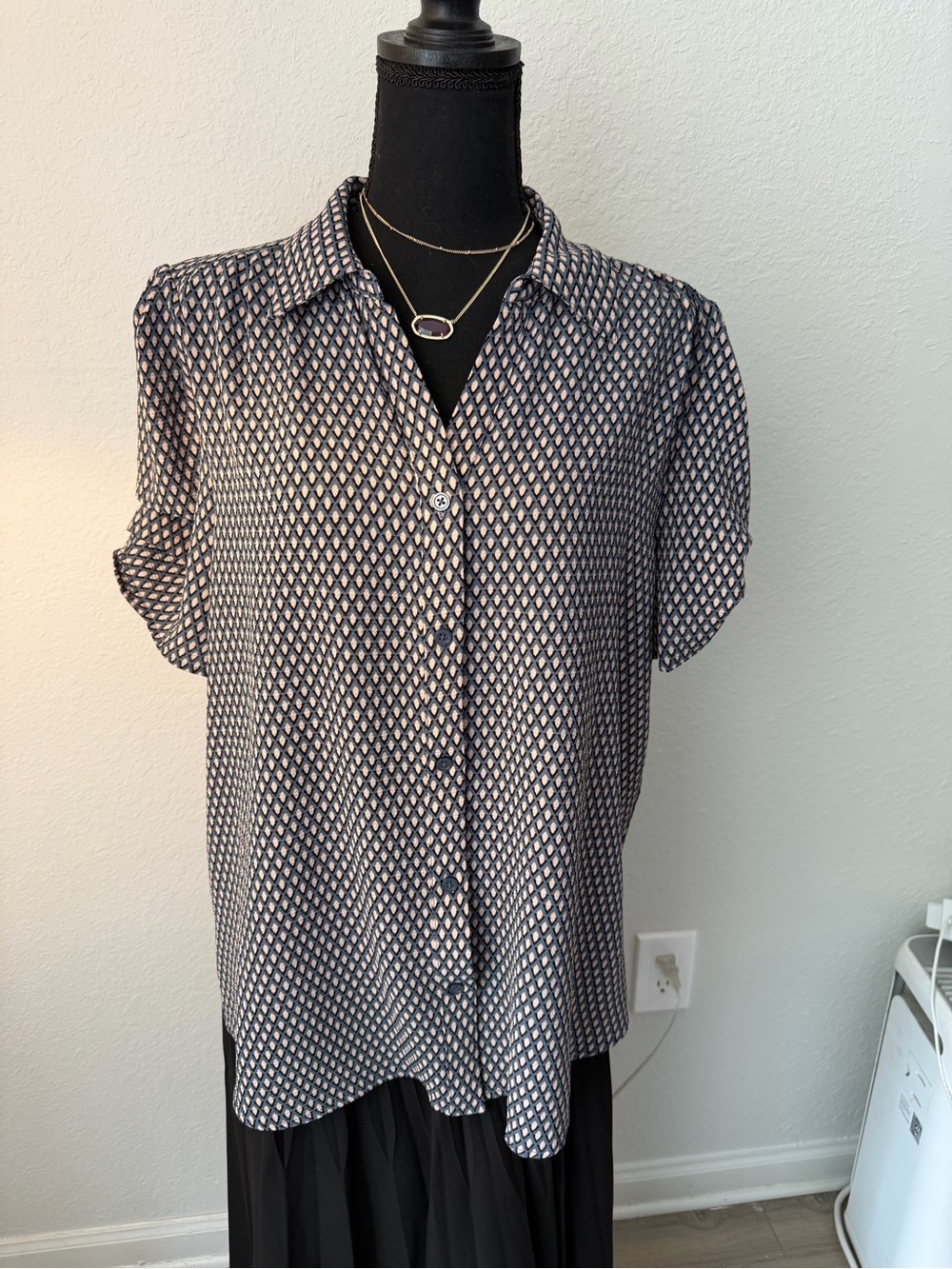 Adrianna Papell Black and White Geometric Print Short-Sleeve Blouse